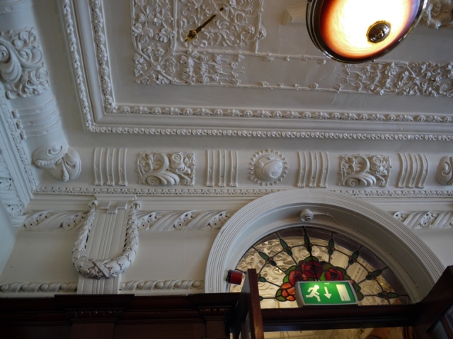 Moulded ceiling, Crown Hotel
